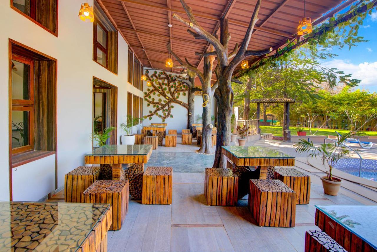 Club Mahindra Netrang Hotel Bagian luar foto