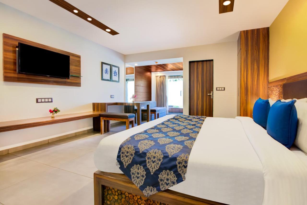 Club Mahindra Netrang Hotel Bagian luar foto