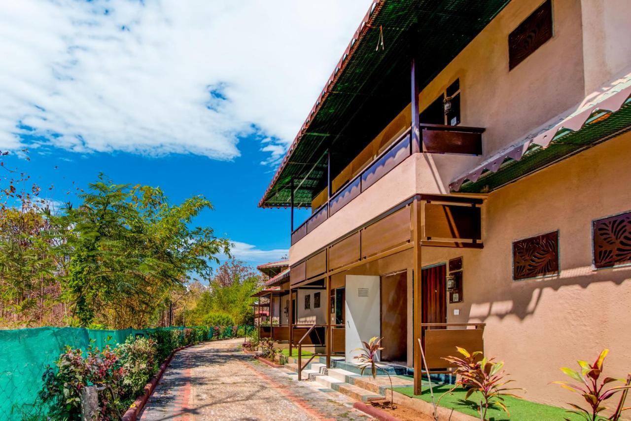 Club Mahindra Netrang Hotel Bagian luar foto