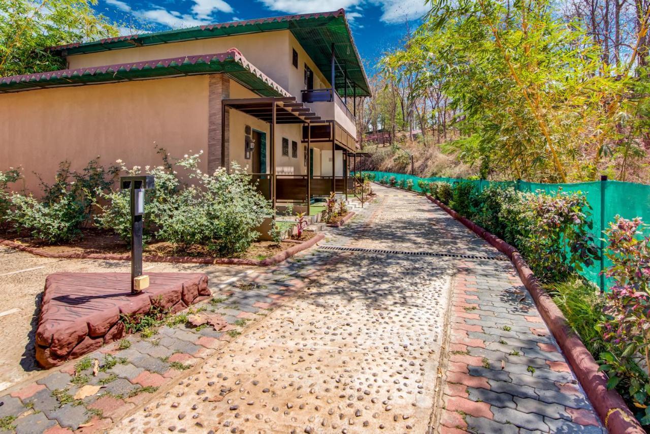 Club Mahindra Netrang Hotel Bagian luar foto