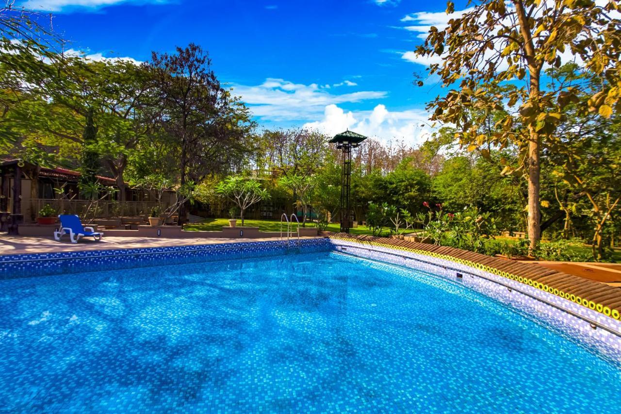 Club Mahindra Netrang Hotel Bagian luar foto