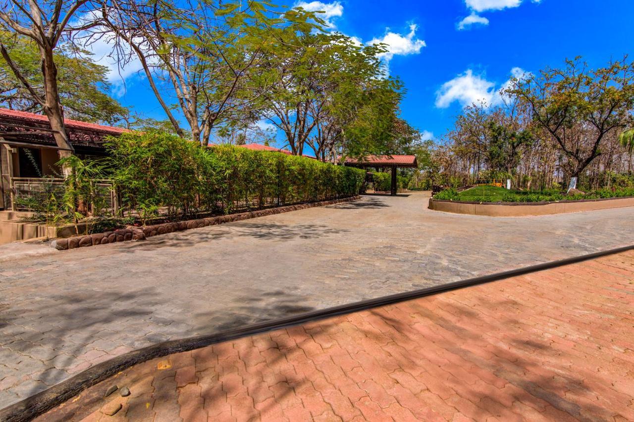 Club Mahindra Netrang Hotel Bagian luar foto