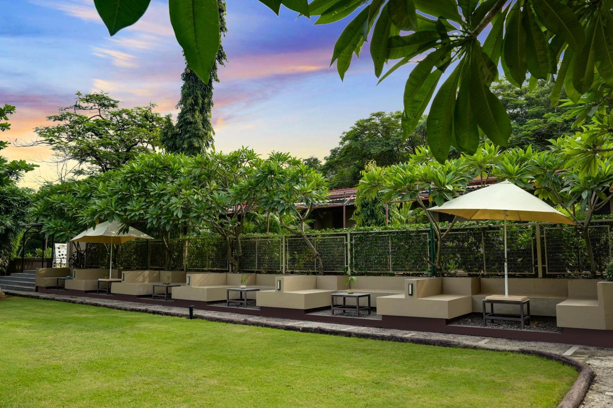 Club Mahindra Netrang Hotel Bagian luar foto
