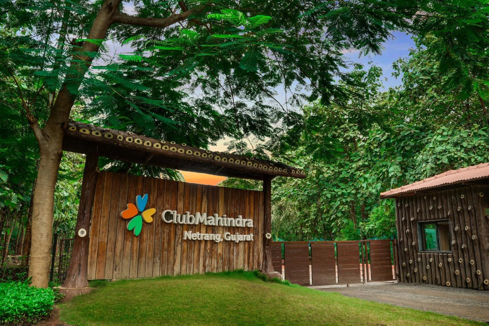 Club Mahindra Netrang Hotel Bagian luar foto